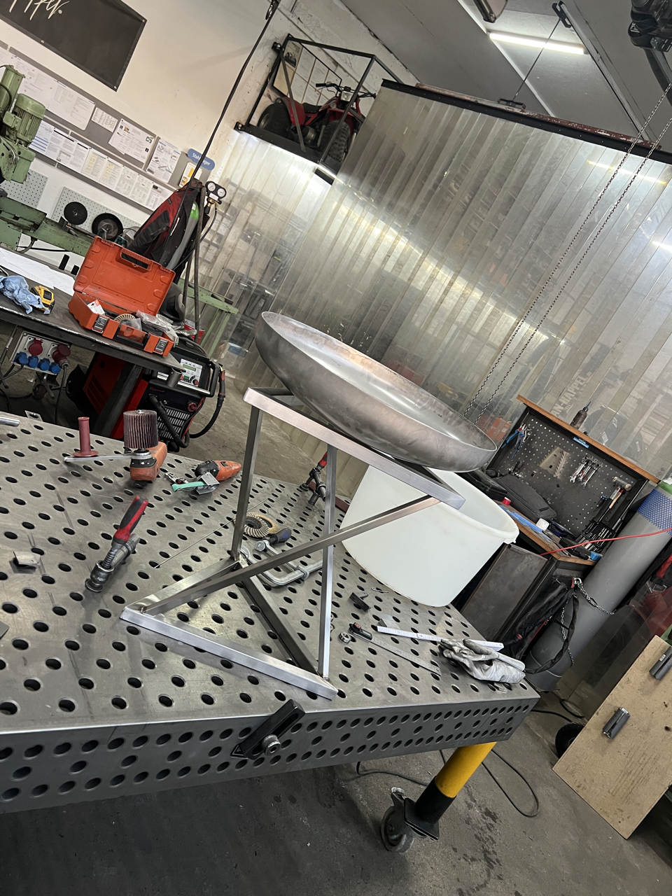 teigschuesselgestell-baeckerei-metallbau-laichingen Teigschüsselgestell aus Metall für Bäckerei – Sonderanfertigung von Metallbau Urban & Happel aus Laichingen