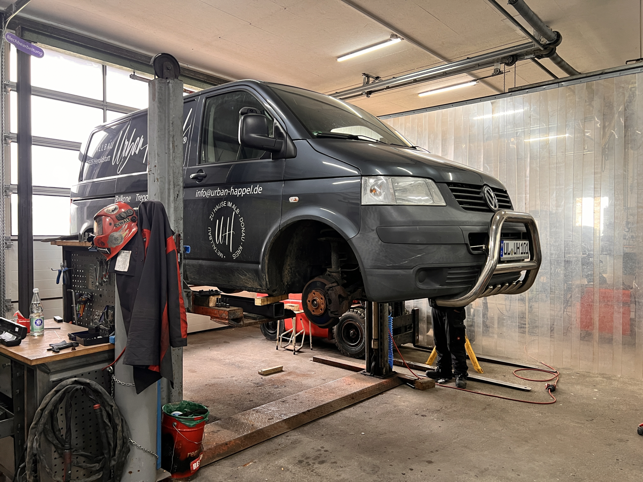 metallbau-laichingen-hebebuehne-fahrzeugwartung